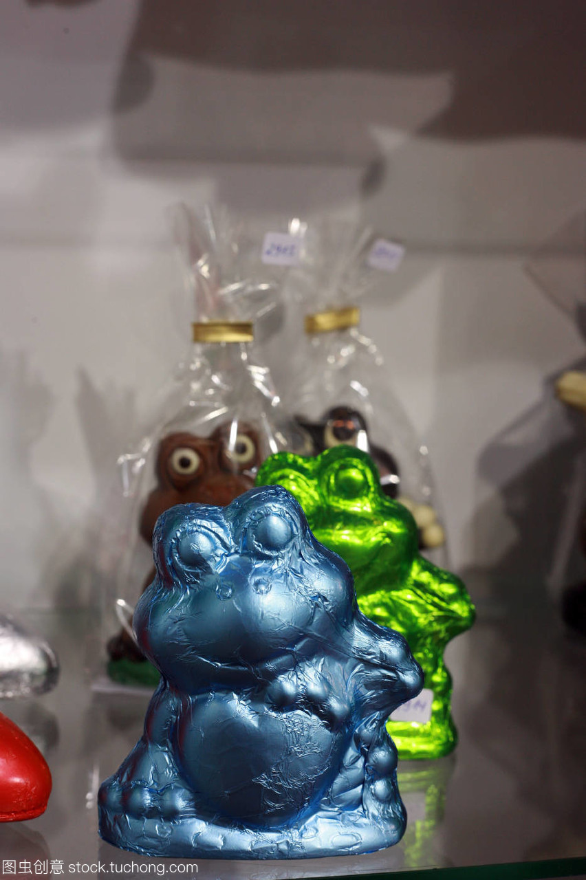 白皙,Fair,Cologne,彩色的,coloured,多彩的,colourful,华丽的,Gorgeous,multifarious,richly coloured,青蛙,Frog,形状,shape,销售,sale,Frogs,business dealings,交易,DEAL,business transaction,商务,Business,bussiness,工作,work,job,劳动,labor,trade,profession,职业,occupation,甜食,dessert,巧克力,cho